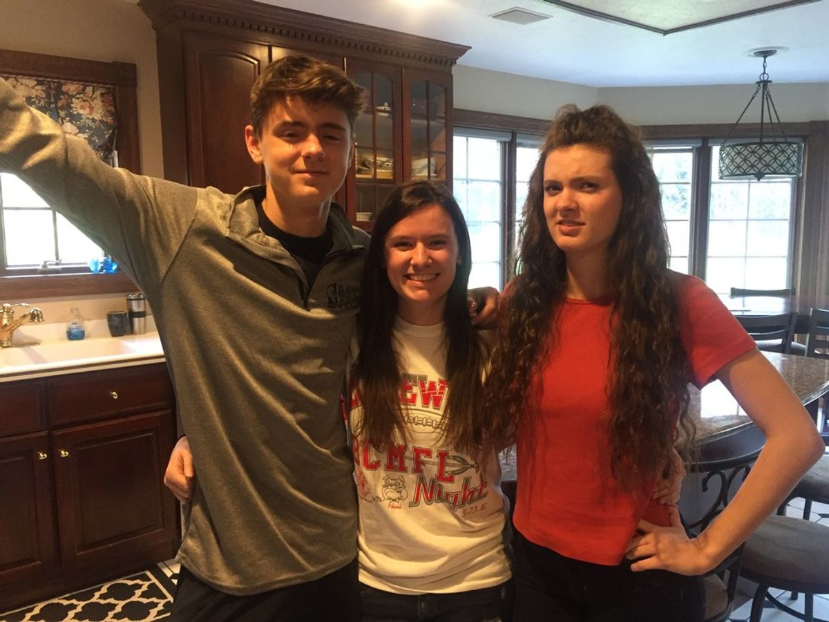 15 Struggles You've Had If You're The Oldest And Shortest Sibling