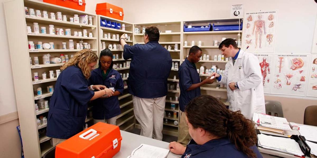 What No One Tells You About Being A Pharmacy Technician