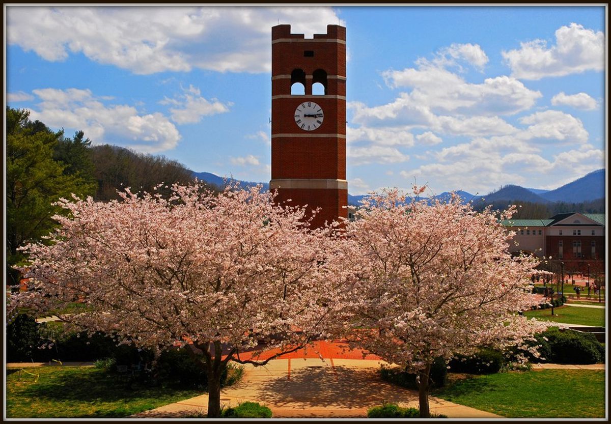 8 Signs It's Spring At WCU