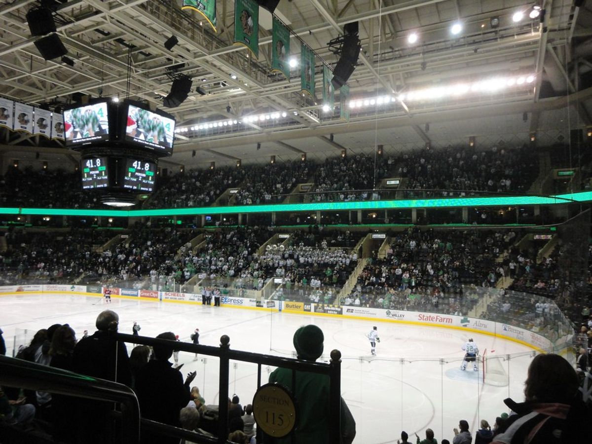 What To Expect When You Go To A UND Hockey Games