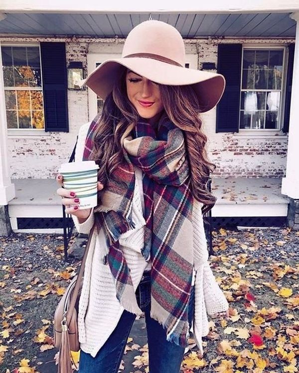 Fall fashion women with red nails