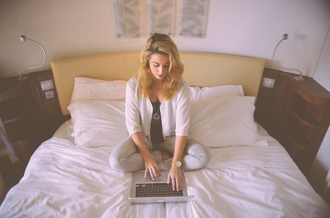 girl in her bedroom on laptop