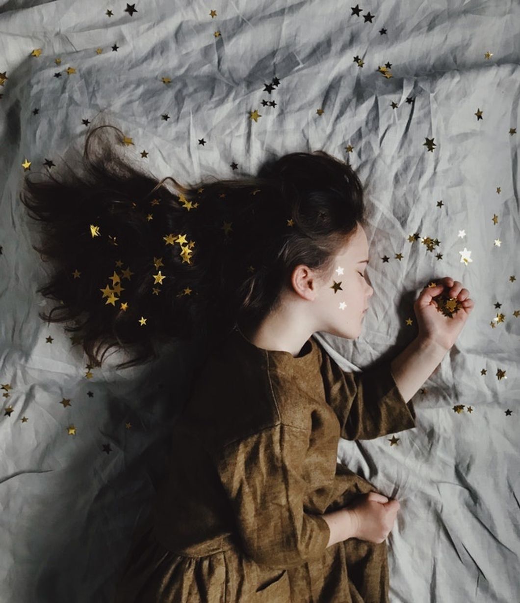 girl lying in bed with stars