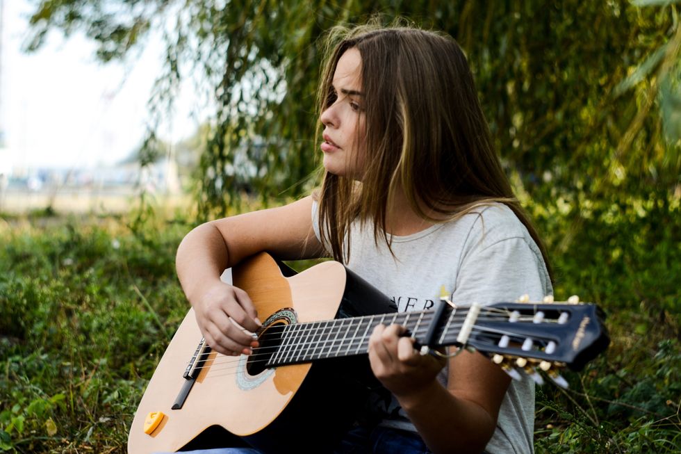girl with guitar