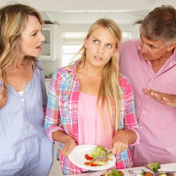 girl with parents