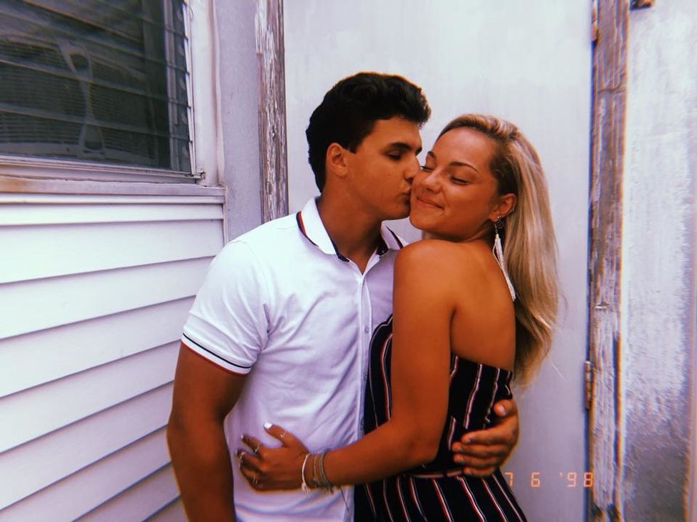 girlfriend boyfriend kiss