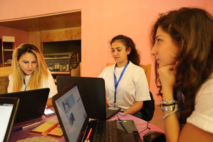 girls coding