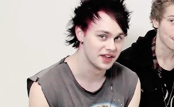 Go on and light me like a cigarette, 5SOS