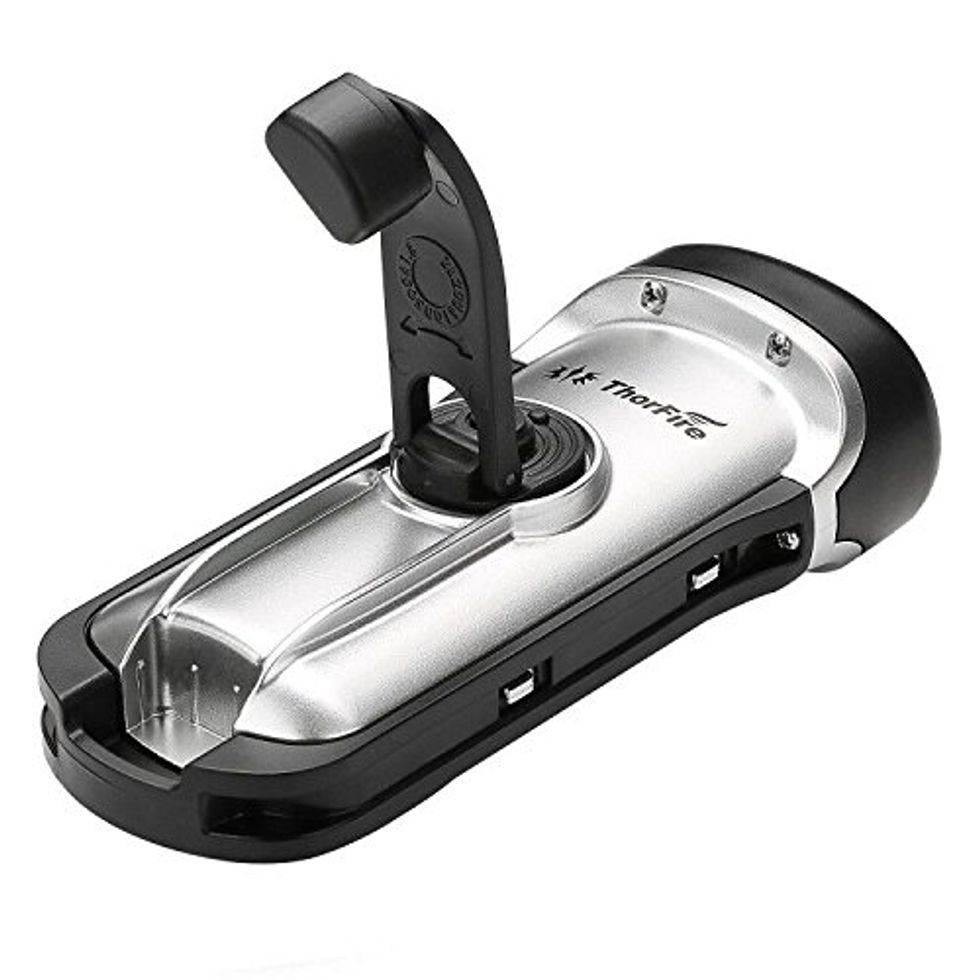 Hand crank flashlight