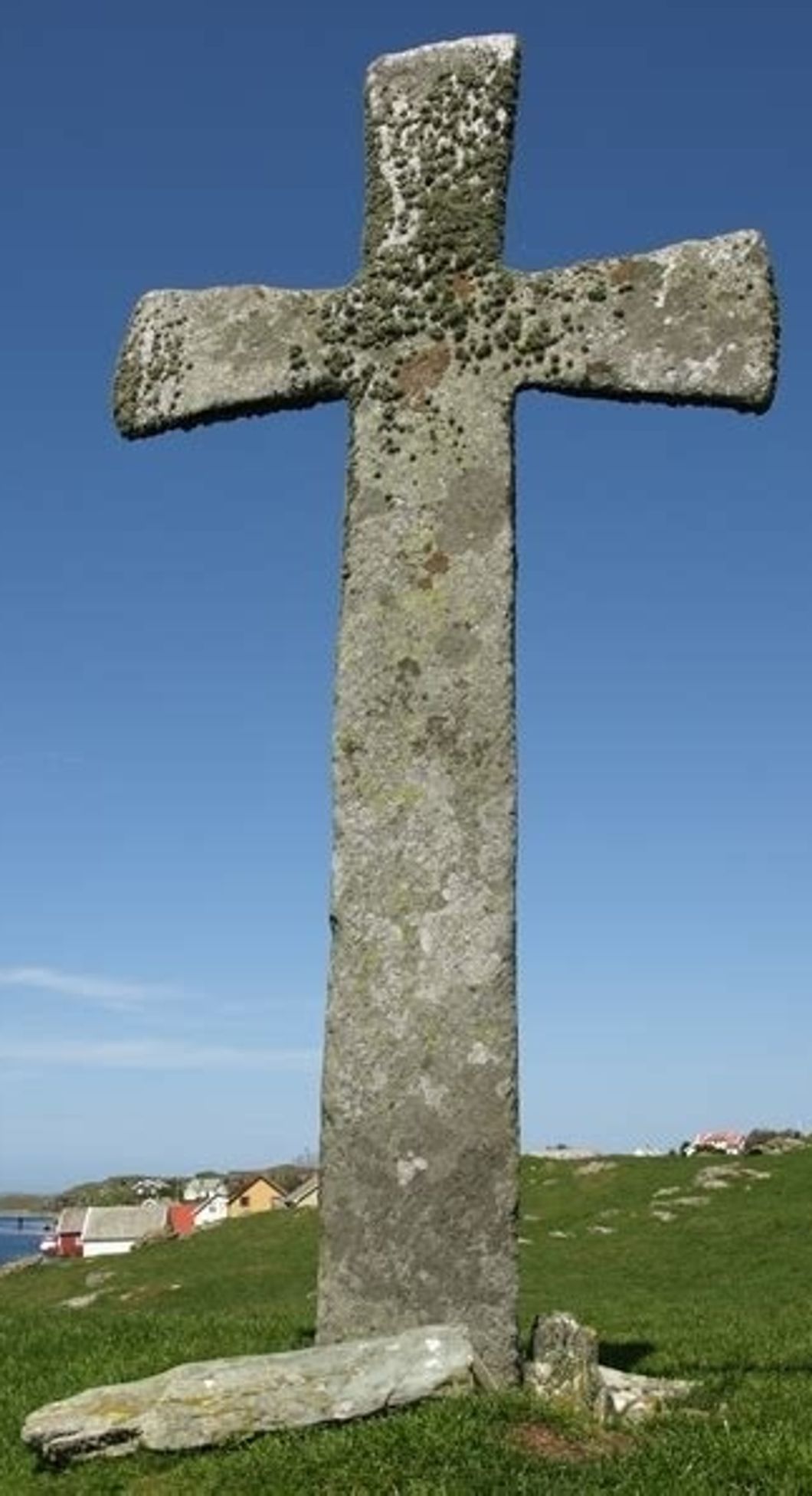 http://commons.wikimedia.org/wiki/File:Stone_cross,_Leiasundet,_Kvits%C3%B8y_Rogaland.jpg