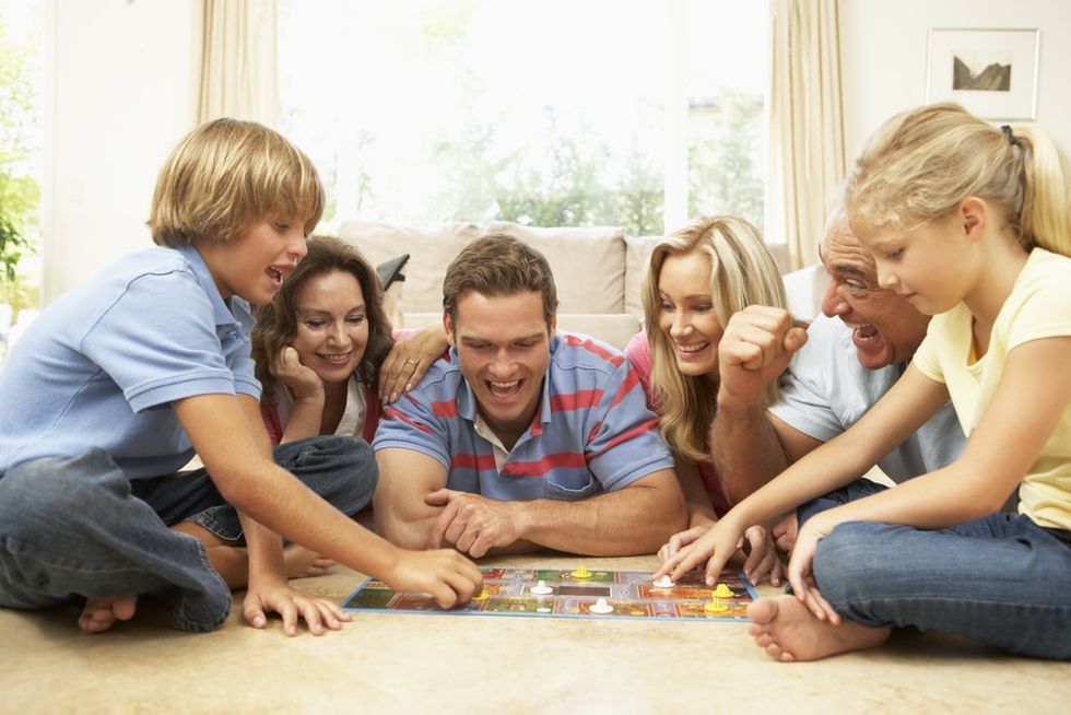 https://10minutesofqualitytime.com/4-ways-playing-board-games-benefits-whole-family/