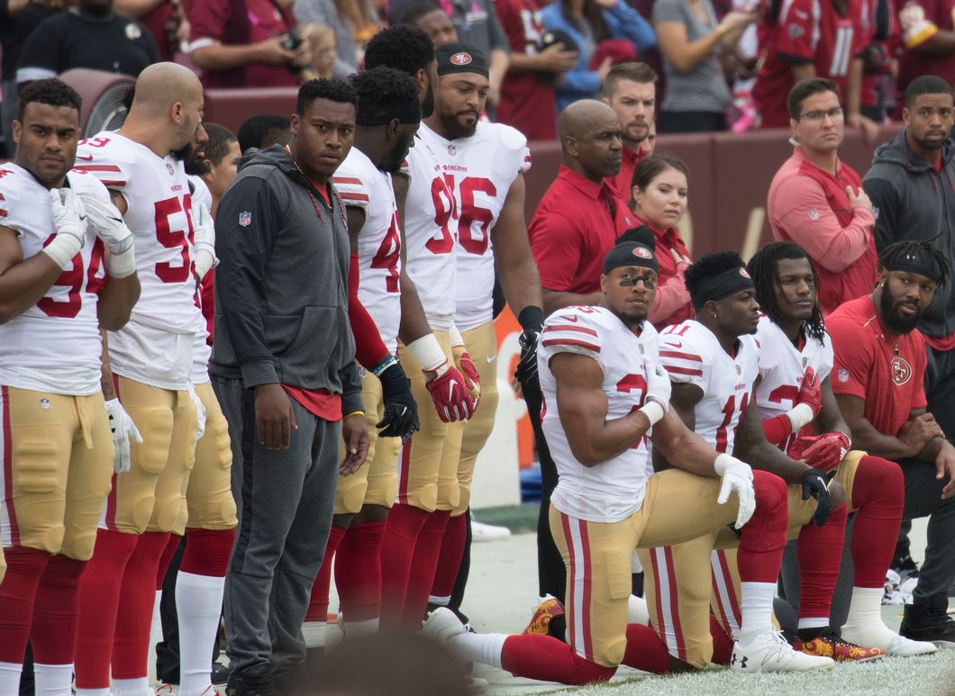 https://commons.wikimedia.org/wiki/File:San_Francisco_49ers_National_Anthem_Kneeling_(37721041581).jpg