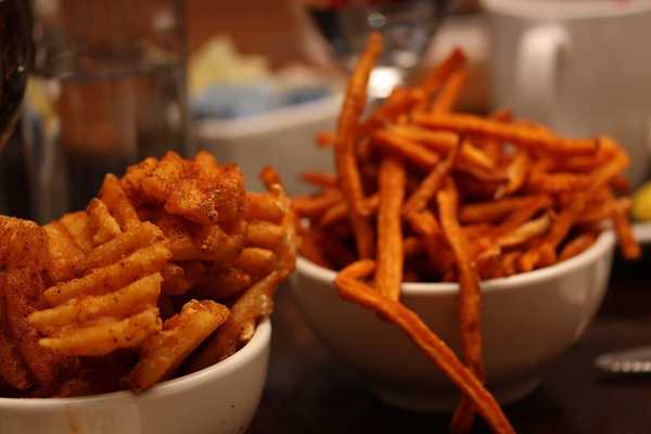 https://commons.wikimedia.org/wiki/File:Waffle_and_sweet_potato_fries.jpg