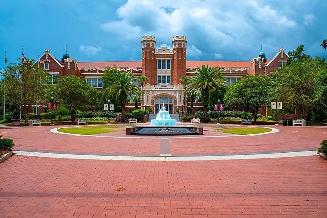 https://commons.wikimedia.org/wiki/File:Westcott_Building_and_fountain_at_Florida_State_University.jpg