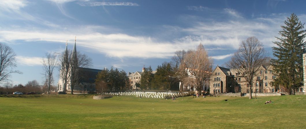 https://en.wikipedia.org/wiki/File:Villanova_University_A_panoramic_shot.jpg