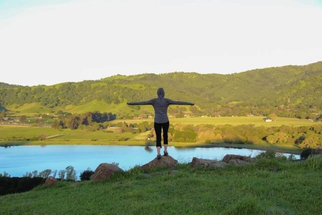 https://goodstock.photos/woman-hill-outstretched-arms/