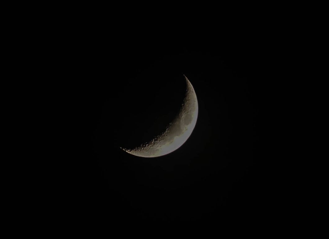 https://images.pexels.com/photos/761/night-dark-moon-slice.jpg?cs=srgb&dl=black-wallpaper-crescent-dark-761.jpg&fm=jpg