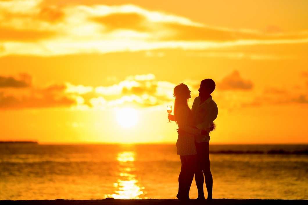 https://pixabay.com/en/affection-backlit-beach-blur-1854081/