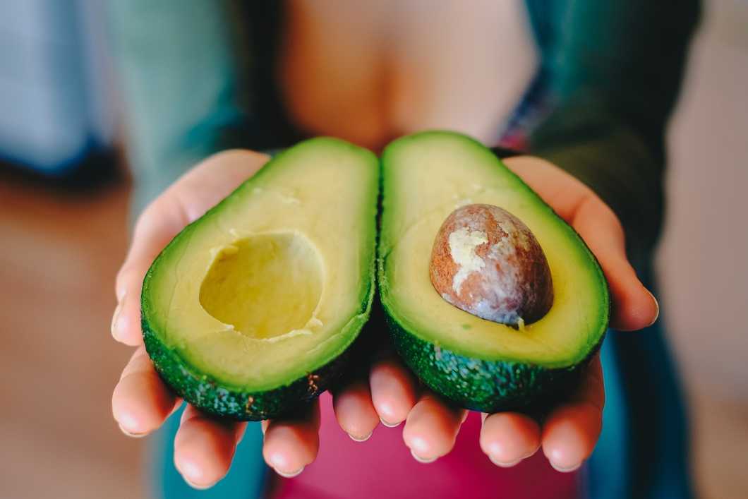 https://pixabay.com/en/avocado-vegetable-food-healthy-2115922/