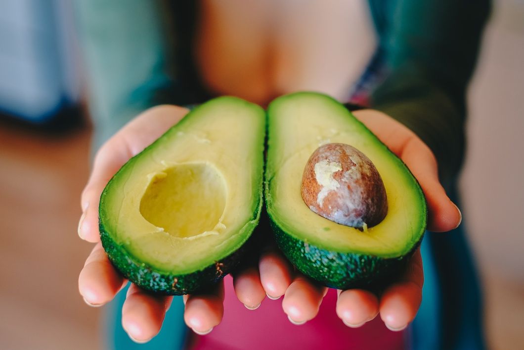 https://pixabay.com/en/avocado-vegetable-food-healthy-2115922/