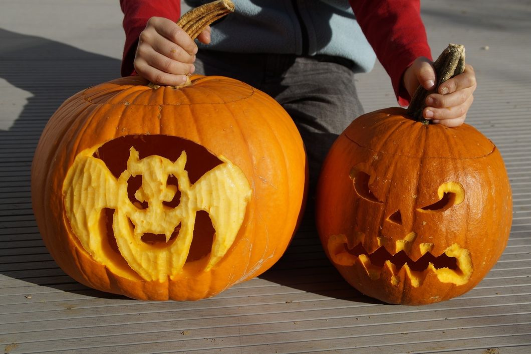 https://pixabay.com/en/bat-halloween-pumpkin-pumpkin-ghost-1798008/