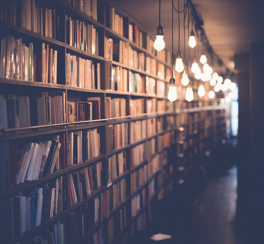 https://pixabay.com/en/books-library-room-school-study-2596809/