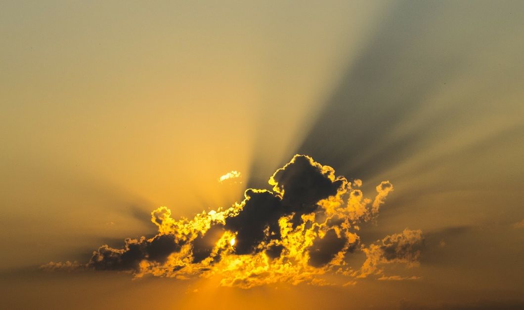 https://pixabay.com/en/cloud-sky-yellow-sunshine-sunset-143152/
