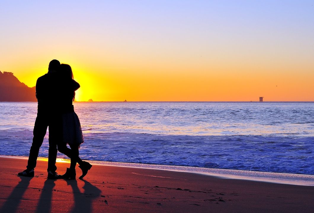 https://pixabay.com/en/couple-hugging-love-man-woman-789824/