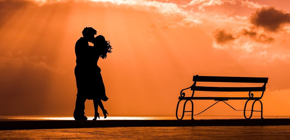 https://pixabay.com/en/couple-romance-love-kiss-lovers-3064048/
