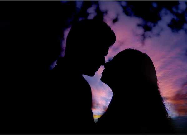 https://pixabay.com/en/engagement-couple-romance-bike-1718244/