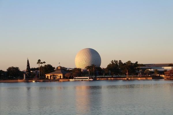 https://pixabay.com/en/epcot-disney-orlando-theme-park-588036/