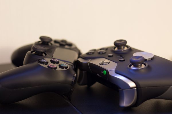 https://pixabay.com/en/games-gaming-consoles-ps4-gamepad-2453777/