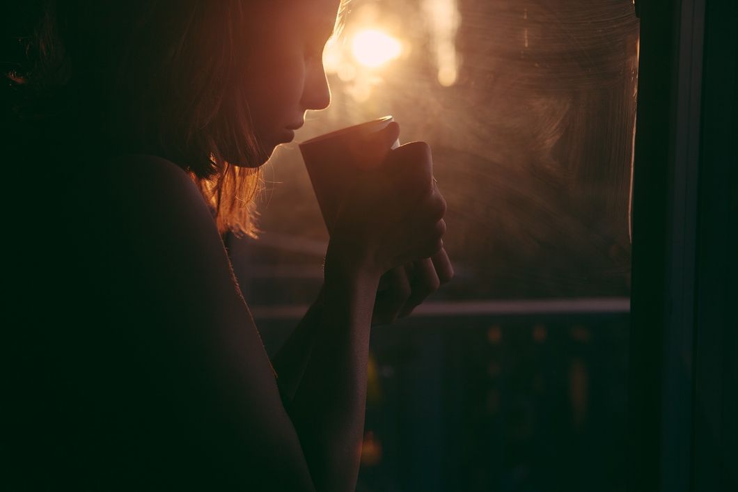 https://pixabay.com/en/girl-drinking-tea-coffee-cup-865304/