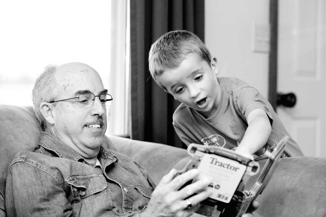 https://pixabay.com/en/grandpa-grandson-grandparent-1722569/