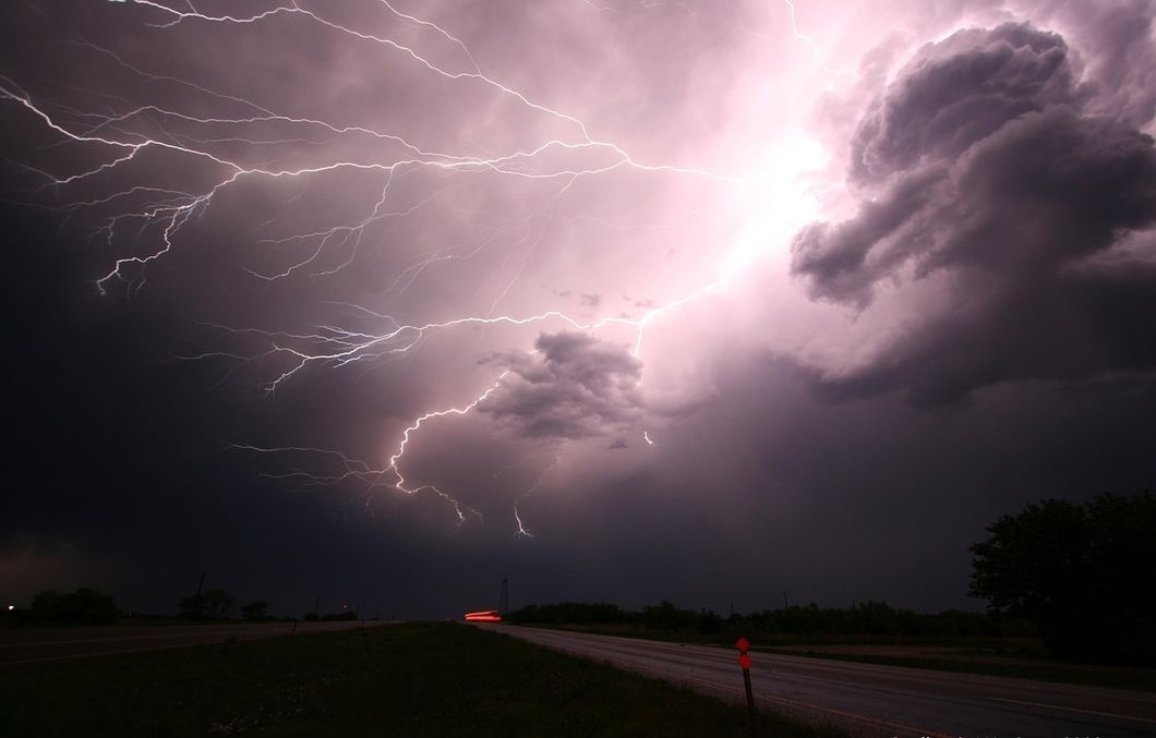 https://pixabay.com/en/lightning-thunder-lightning-storm-1056419/