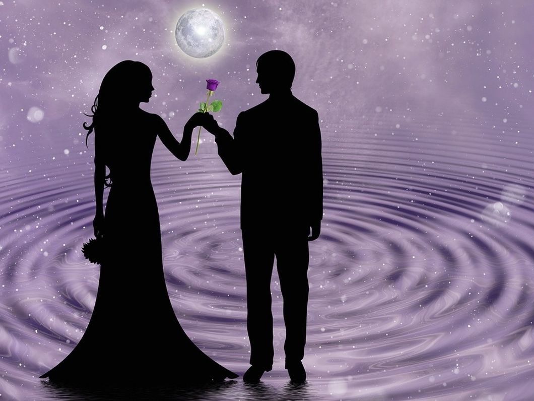 https://pixabay.com/en/love-romantic-romance-feeling-3657629/
