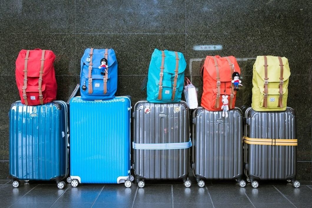 https://pixabay.com/en/luggage-suitcases-baggage-bags-933487/