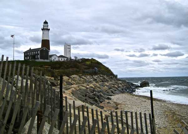 https://pixabay.com/en/montauk-light-house-lighthouse-coast-487640/