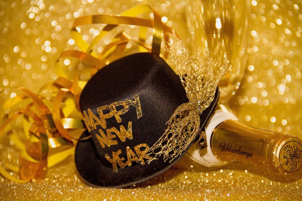 https://pixabay.com/en/new-year-s-eve-champagne-3038086/