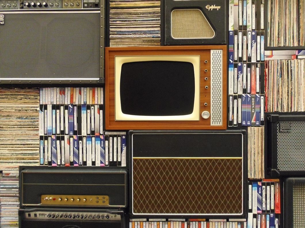 https://pixabay.com/en/old-tv-records-vhs-tapes-retro-tv-1149416/