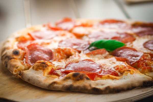 https://pixabay.com/en/pizza-stone-oven-pizza-stone-oven-1344720/