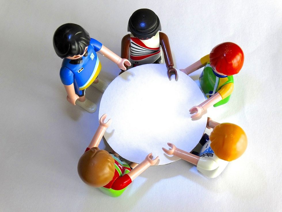 https://pixabay.com/en/playmobil-figures-session-talk-451203/