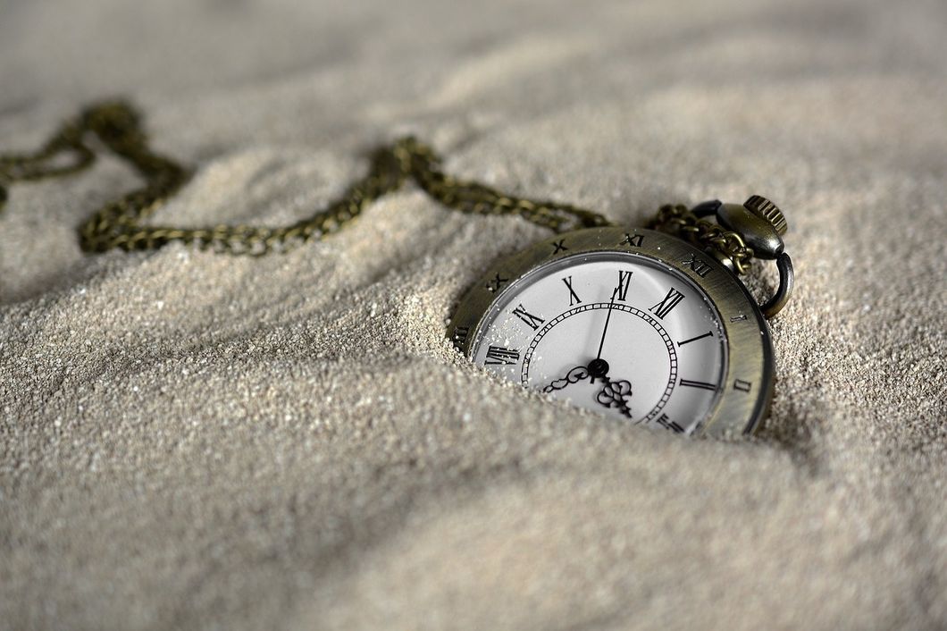 https://pixabay.com/en/pocket-watch-time-of-sand-time-3156771/
