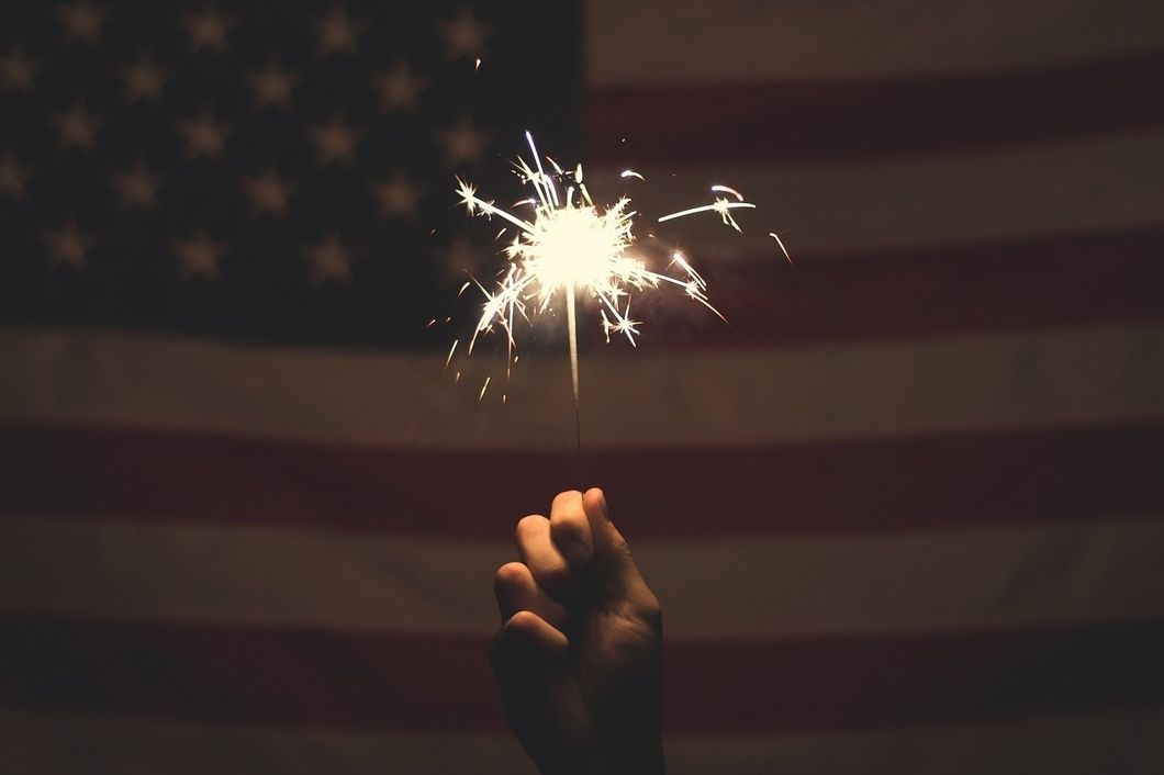https://pixabay.com/en/sparkler-america-sparkle-fireworks-801902/