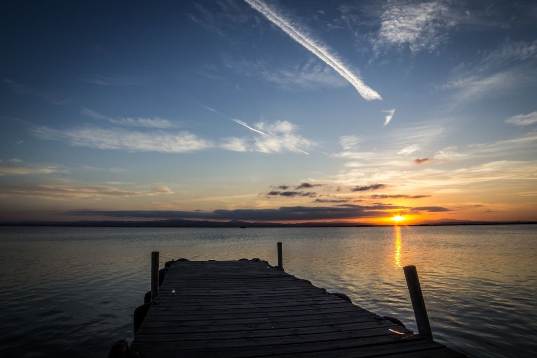 https://pixabay.com/en/sunset-body-of-water-dawn-sun-sea-3259019/