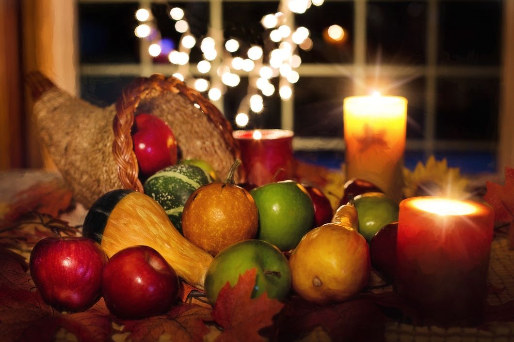 https://pixabay.com/en/thanksgiving-cornucopia-fruit-3719249/