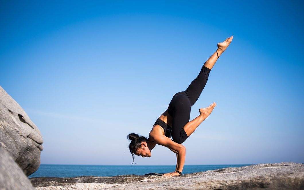 https://pixabay.com/en/yoga-strength-people-woman-2587066/
