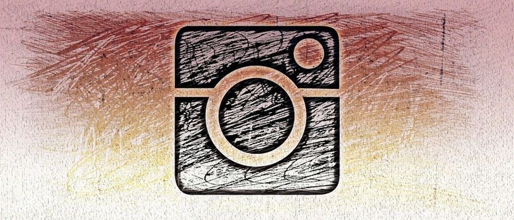 https://pixabay.com/illustrations/instagram-app-social-media-1372870/