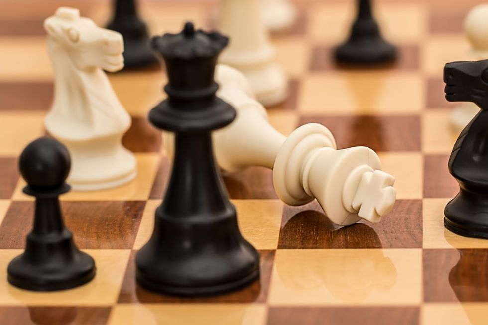 https://pixabay.com/photos/checkmate-chess-resignation-1511866/