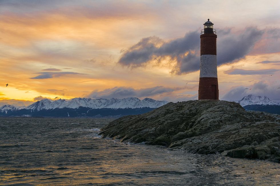 https://pixabay.com/photos/lighthouse-ushuaia-beagle-channel-4073638/